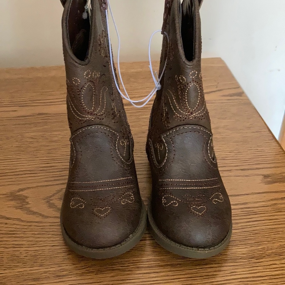 New Cat & Jack girls brown boots with heart size 7 - Picture 5 of 6